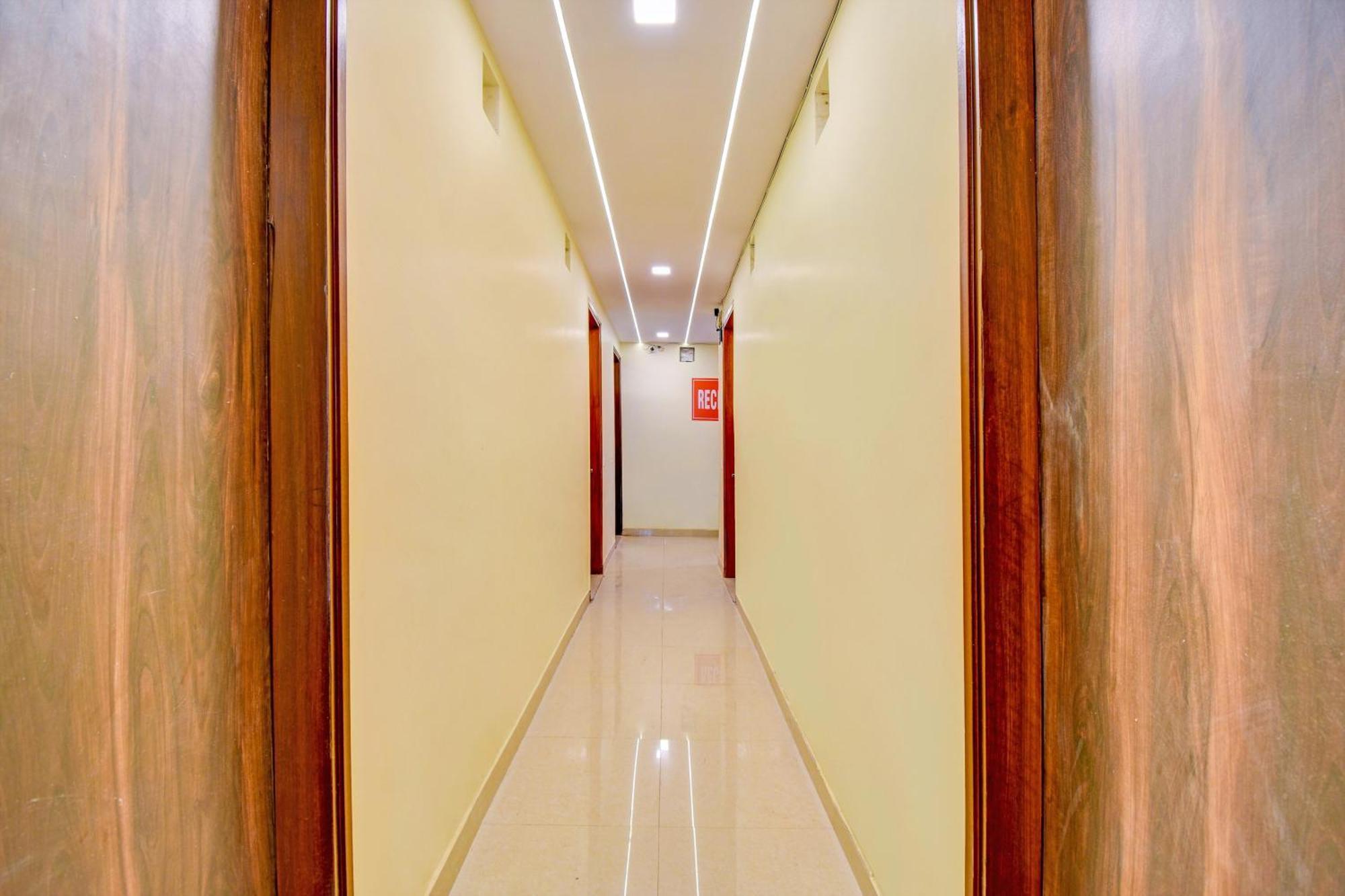 Hotel O Friendship Inn Дели Экстерьер фото
