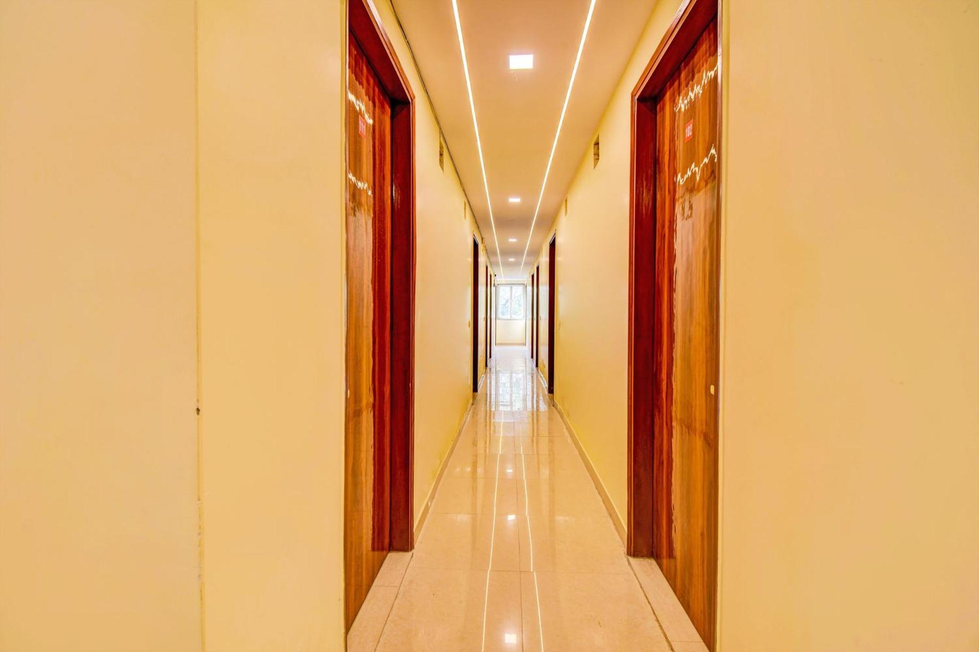Hotel O Friendship Inn Дели Экстерьер фото
